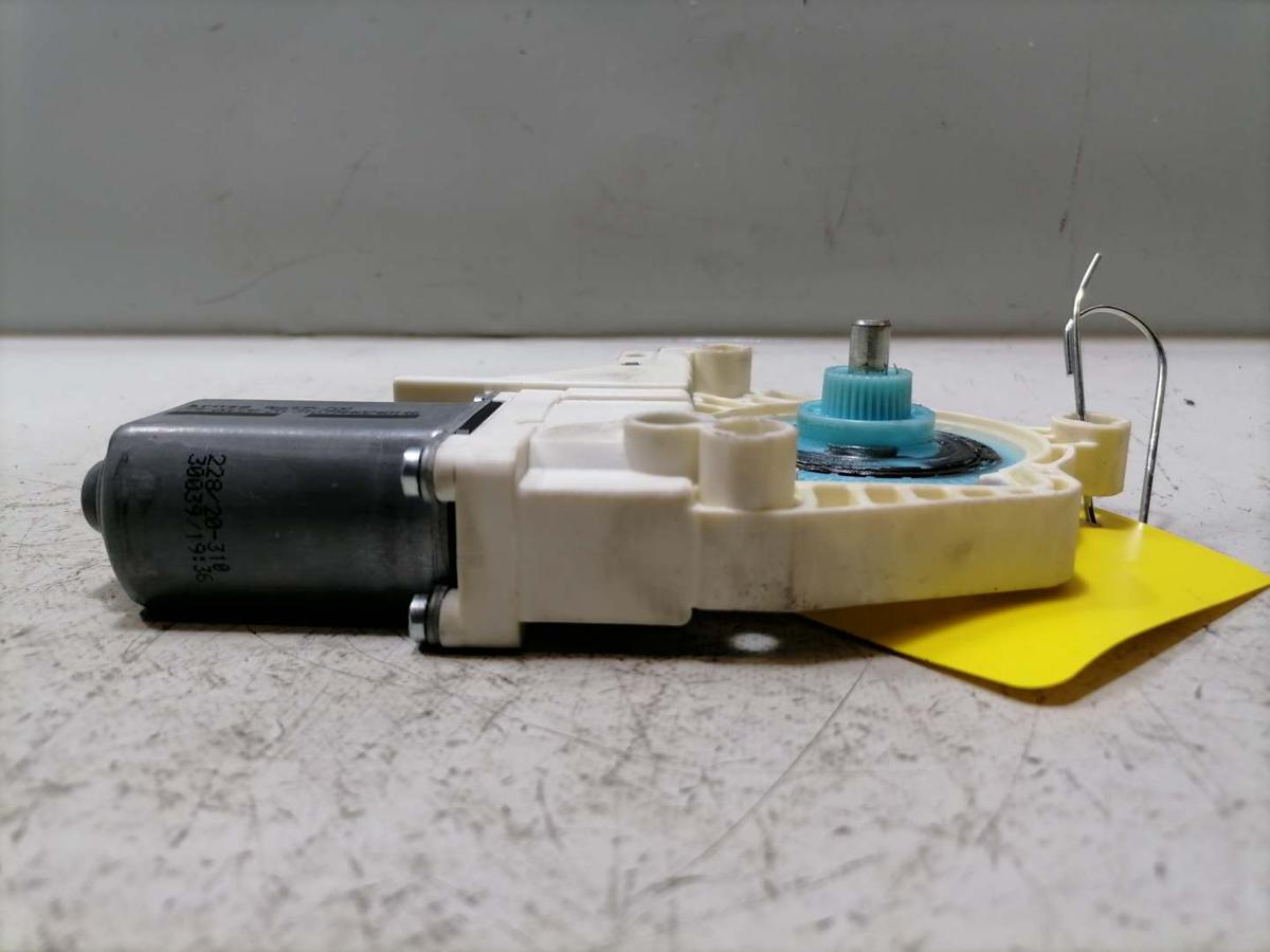 Audi A4 8K B8 original Fensterhebermotor vorn links Bj.2009